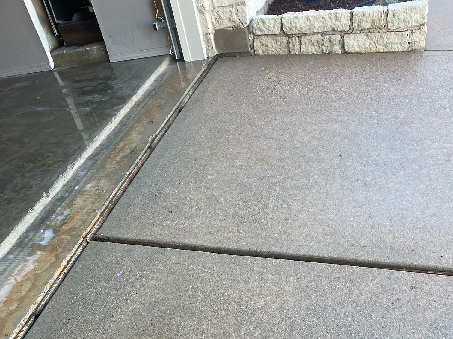 Driveway Cleaning in Austin, TX by Casa Washa